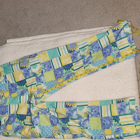 Lilly Pulitzer Colorful Animal Design Capris Size 10 - Picture 4 of 7